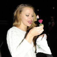 Kimberley Walsh mobbed by screaming fans as she leaves the Theatre Royal | Picture 102189